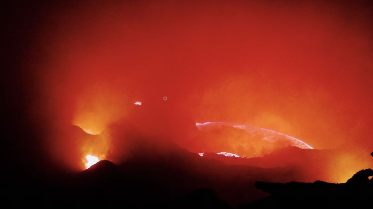 エルタ・アレ火山の溶岩湖