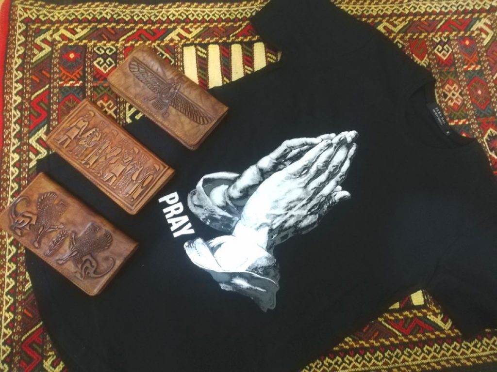 男性用のTシャツとイランの神々を彫刻したカウレザーのウォレット