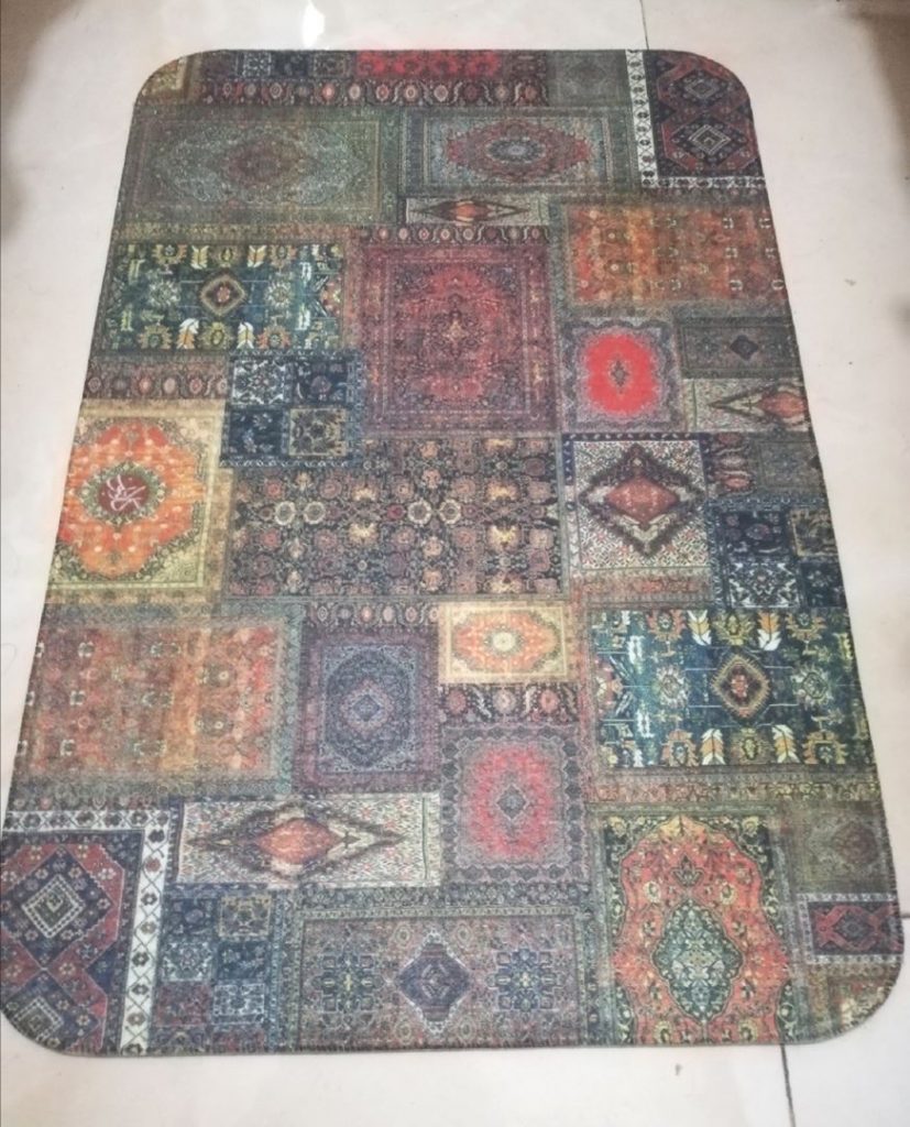ペルシャ柄の床マット